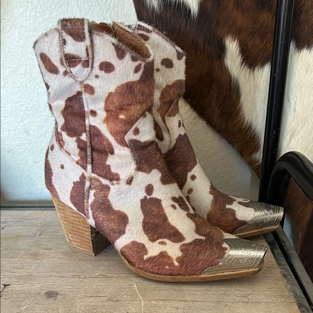 BEAST FASHION Brown and White Cow Print Ankle Boots - Picture 3 of 5